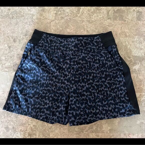 Athleta Brooklyn Printed Leopard Shorts 18 - Picture 3 of 7